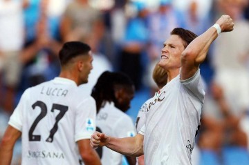 一场2-0让孔蒂取得开门红,德布劳内破门,收获意甲处子球