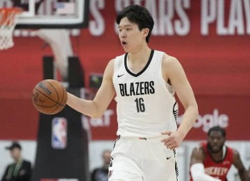 美记:杨翰森技术短板或被放大 教练需利用好他的特点