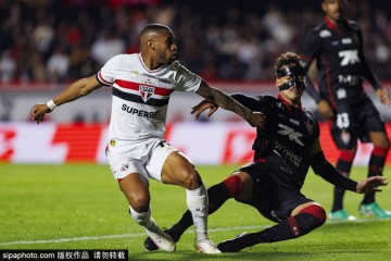 英超新赛季揭幕战:全场默哀致敬迪奥戈·若塔与安德烈·席尔瓦