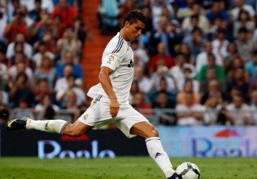 欧冠赛场上的任意球大师:C罗领先群雄