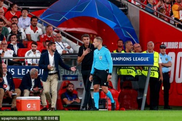 穆里尼奥土超风暴:从首战黄牌到鼻尖冲突的450天戏剧人生