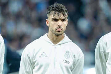 库尔图瓦怒斥队友!犯错两次,踢球不智