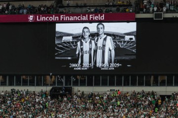 高清:世俱杯切尔西2-1进四强 赛前悼念若塔兄弟
高清:世俱杯切尔西2-1进四强 赛前悼念若塔兄弟