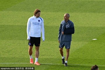 登贝莱伤缺一个半月:巴黎圣日耳曼的隐忧与巴萨的复仇机会