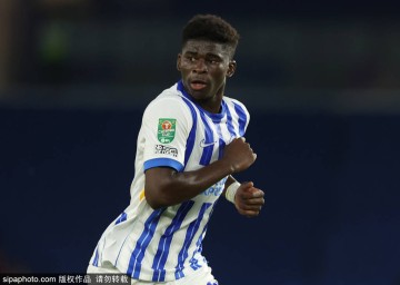 曼联错失8000万英镑节约,卡洛斯·巴莱巴转会风云再起